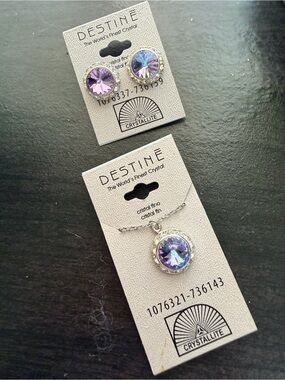 Destiné Lavender Crystal Pendant Necklace and Stud Earrings Set
